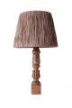 Lampe à poser style vintage Hany D33cm Bois tourné Naturel et Tissu Marron